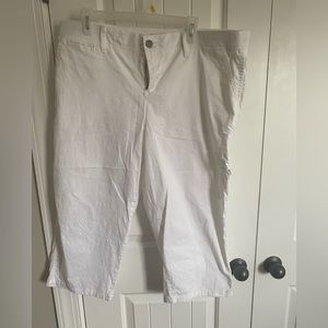COPY - Women’s white Capri pants. Size 16W Sonoma